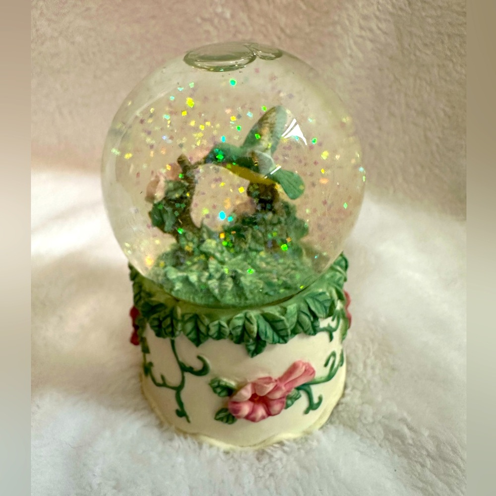 🌸Vintage Glitter Snow Globe